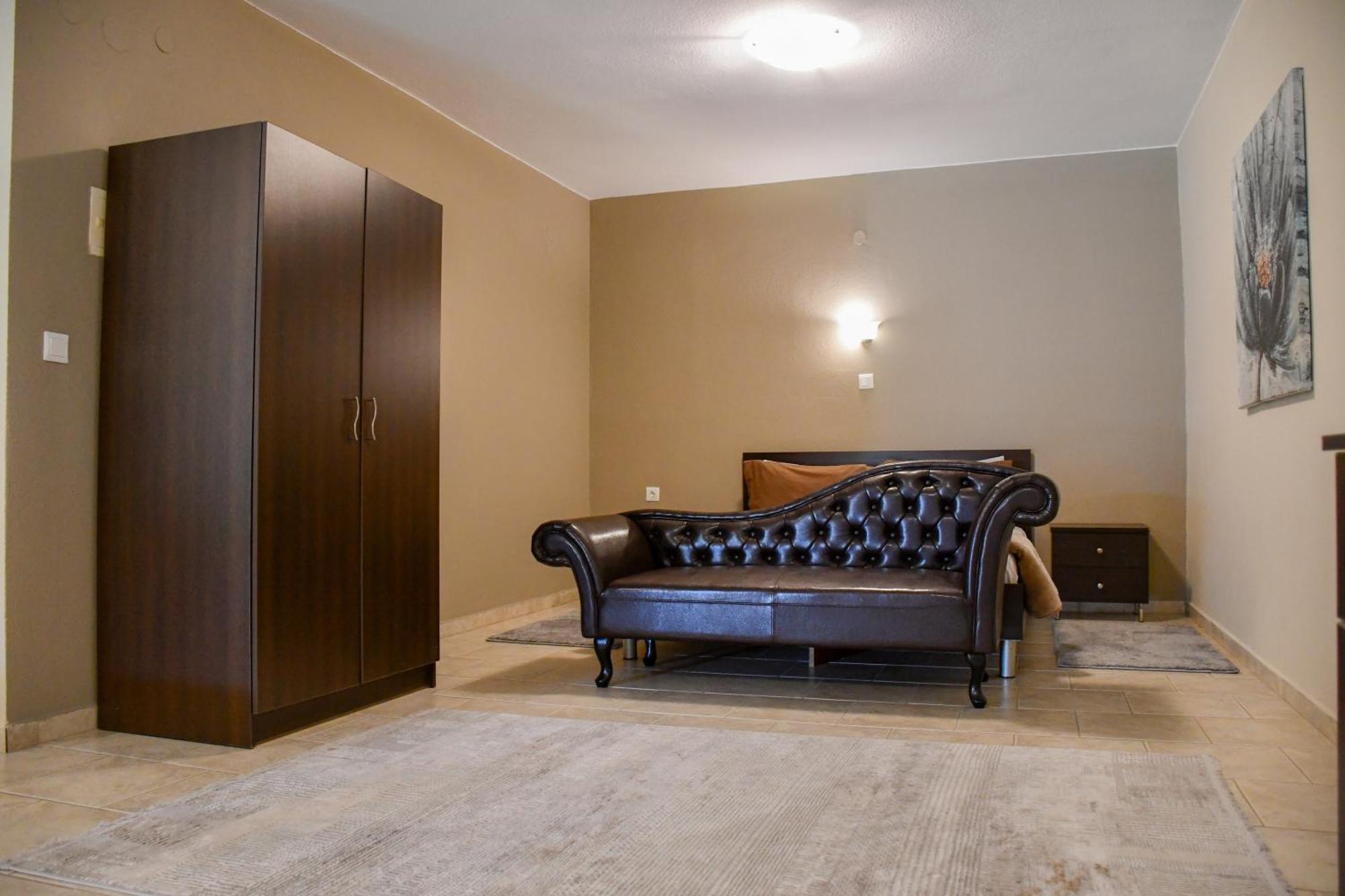 Toula Rooms Ангистрон Экстерьер фото