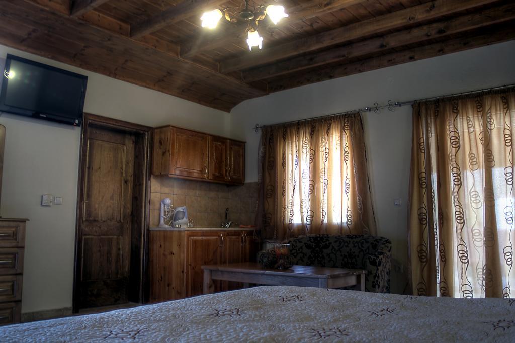 Toula Rooms Ангистрон Экстерьер фото